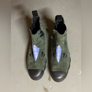 Tyranitar Spingle Pokémon Sneakers Size M